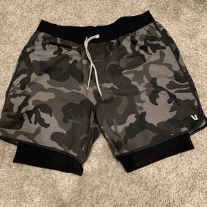 Men’s Vuori shorts xl